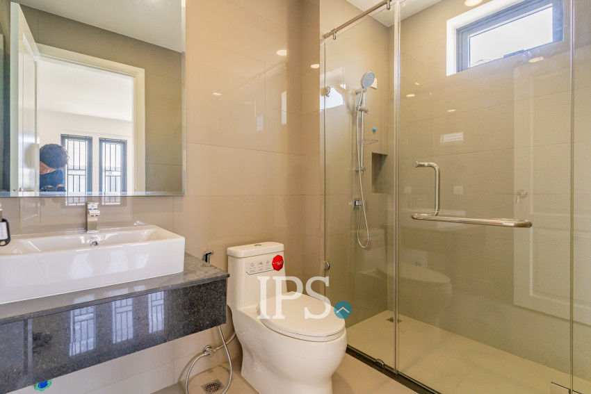 6 Bedroom Queen Villa For Rent - Preak Leab, Phnom Penh