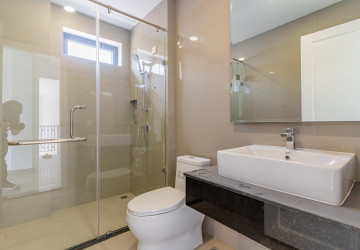 6 Bedroom Queen Villa For Rent - Preak Leab, Phnom Penh thumbnail