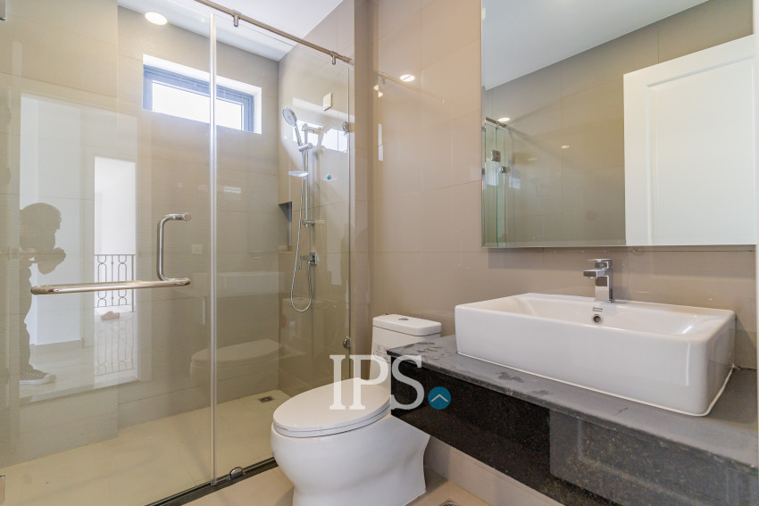6 Bedroom Queen Villa For Rent - Preak Leab, Phnom Penh