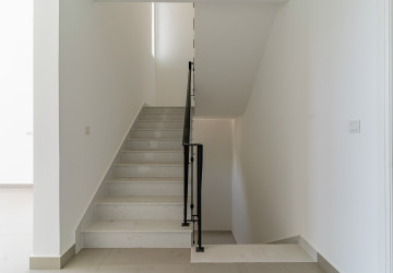 6 Bedroom Queen Villa For Rent - Preak Leab, Phnom Penh thumbnail