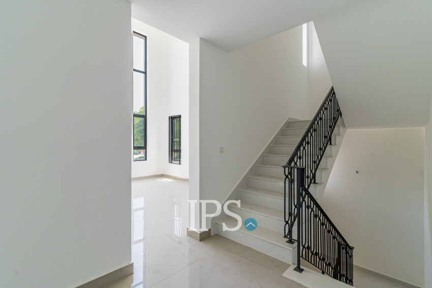 6 Bedroom Queen Villa For Rent - Preak Leab, Phnom Penh