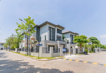 6 Bedroom Queen Villa For Rent - Preak Leab, Phnom Penh thumbnail