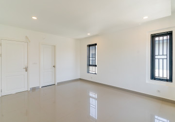 6 Bedroom Queen Villa For Rent - Preak Leab, Phnom Penh thumbnail
