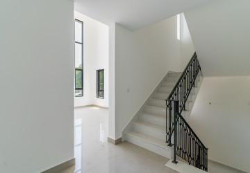 6 Bedroom Queen Villa For Rent - Preak Leab, Phnom Penh thumbnail
