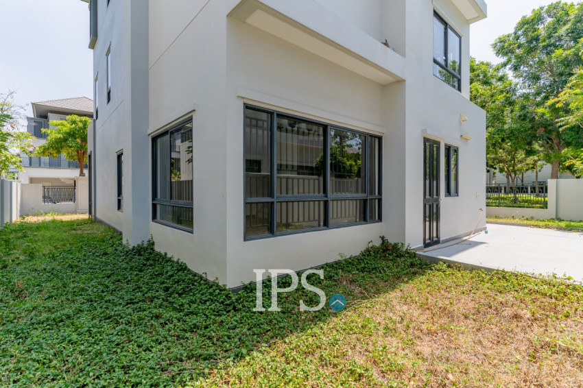6 Bedroom Queen Villa For Rent - Preak Leab, Phnom Penh