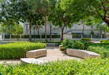 6 Bedroom Queen Villa For Rent - Preak Leab, Phnom Penh thumbnail