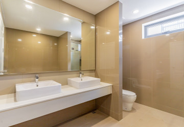 6 Bedroom Queen Villa For Rent - Preak Leab, Phnom Penh thumbnail