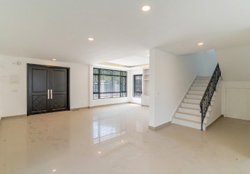 6 Bedroom Queen Villa For Rent - Preak Leab, Phnom Penh thumbnail