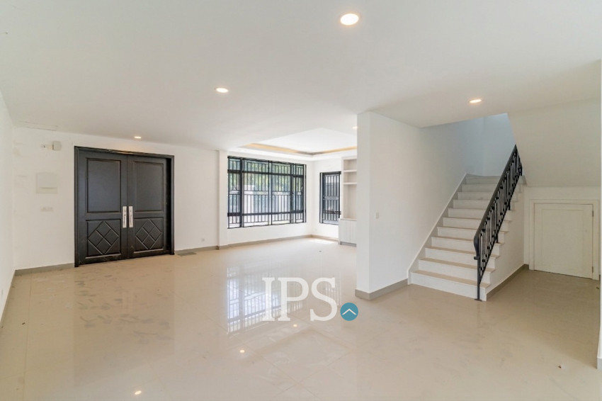 6 Bedroom Queen Villa For Rent - Preak Leab, Phnom Penh