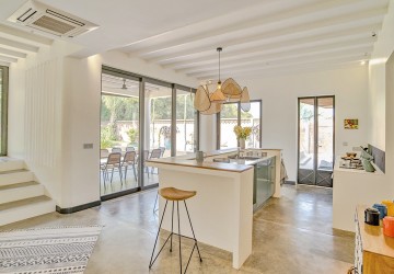 4 Bedroom Luxury Villa For Rent - Svay Dangkum, Siem Reap thumbnail