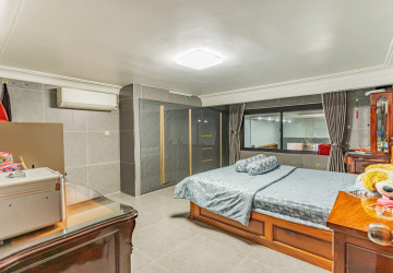 4 Bedroom Townhouse For Rent - Toul Tum Poung 1, Phnom Penh thumbnail