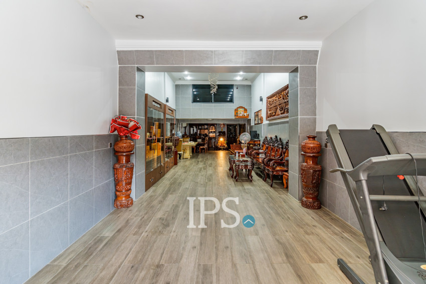 4 Bedroom Townhouse For Rent - Toul Tum Poung 1, Phnom Penh