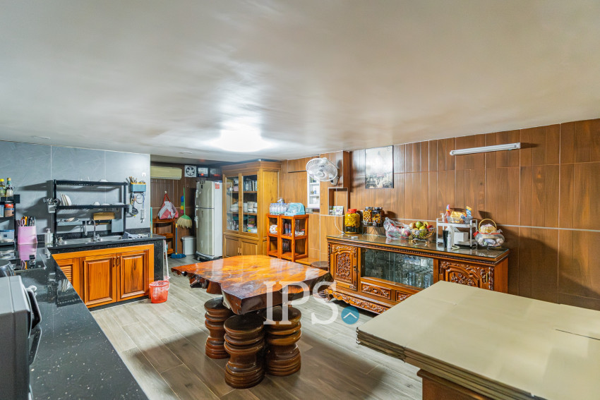 4 Bedroom Townhouse For Rent - Toul Tum Poung 1, Phnom Penh