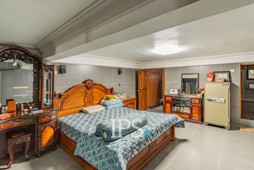 4 Bedroom Townhouse For Rent - Toul Tum Poung 1, Phnom Penh