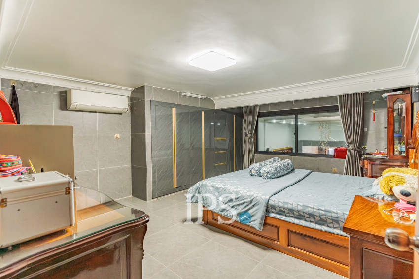 4 Bedroom Townhouse For Rent - Toul Tum Poung 1, Phnom Penh