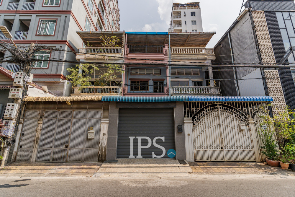 3 Bedroom Townhouse For Rent - Toul Tum Poung 1, Phnom Penh