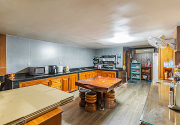 4 Bedroom Townhouse For Rent - Toul Tum Poung 1, Phnom Penh thumbnail