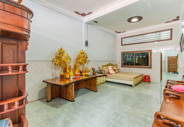 4 Bedroom Townhouse For Rent - Toul Tum Poung 1, Phnom Penh thumbnail
