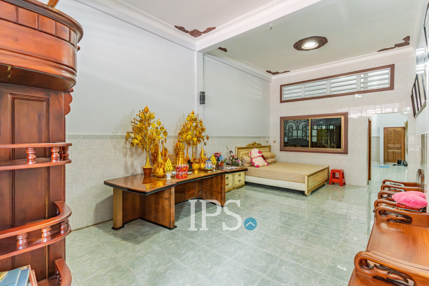 4 Bedroom Townhouse For Rent - Toul Tum Poung 1, Phnom Penh