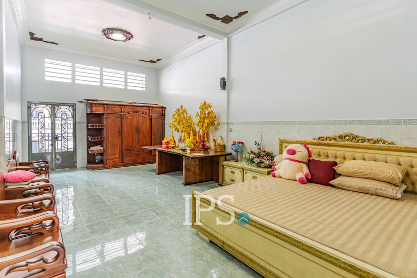 4 Bedroom Townhouse For Rent - Toul Tum Poung 1, Phnom Penh