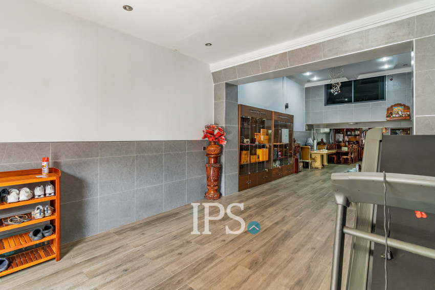 4 Bedroom Townhouse For Rent - Toul Tum Poung 1, Phnom Penh