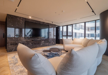 1 Bedroom Condo For Rent - Le Conde, BKK1, Phnom Penh thumbnail