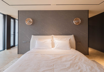 1 Bedroom Condo For Rent - Le Conde, BKK1, Phnom Penh thumbnail