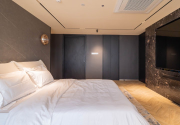 1 Bedroom Condo For Rent - Le Conde, BKK1, Phnom Penh thumbnail