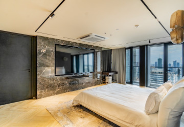 1 Bedroom Condo For Rent - Le Conde, BKK1, Phnom Penh thumbnail