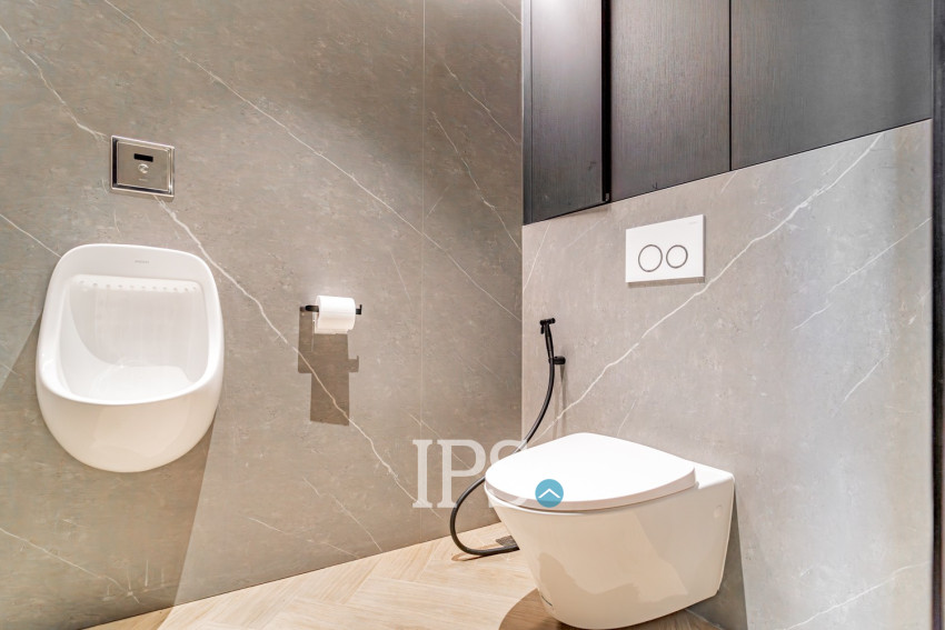 1 Bedroom Condo For Rent - Le Conde, BKK1, Phnom Penh