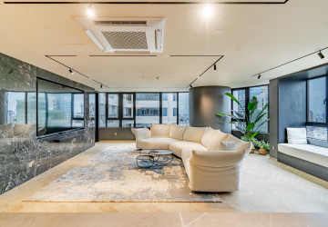 1 Bedroom Condo For Rent - Le Conde, BKK1, Phnom Penh thumbnail