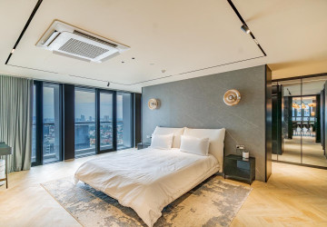 1 Bedroom Condo For Rent - Le Conde, BKK1, Phnom Penh thumbnail