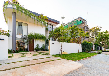 Brand New 3 Bedroom Villa For Sale - Sala Kamreuk, Siem Reap thumbnail