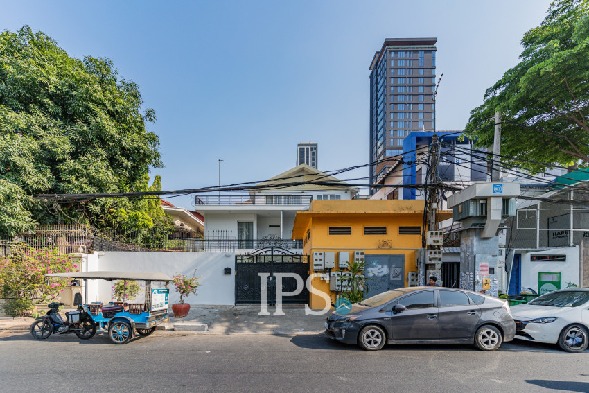 11 Bedroom Villa For Sale - BKK1, Phnom Penh