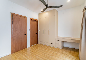 Renovated Triplex 4 Bedroom Apartment For Rent - Chakto Mukh, Phnom Penh thumbnail