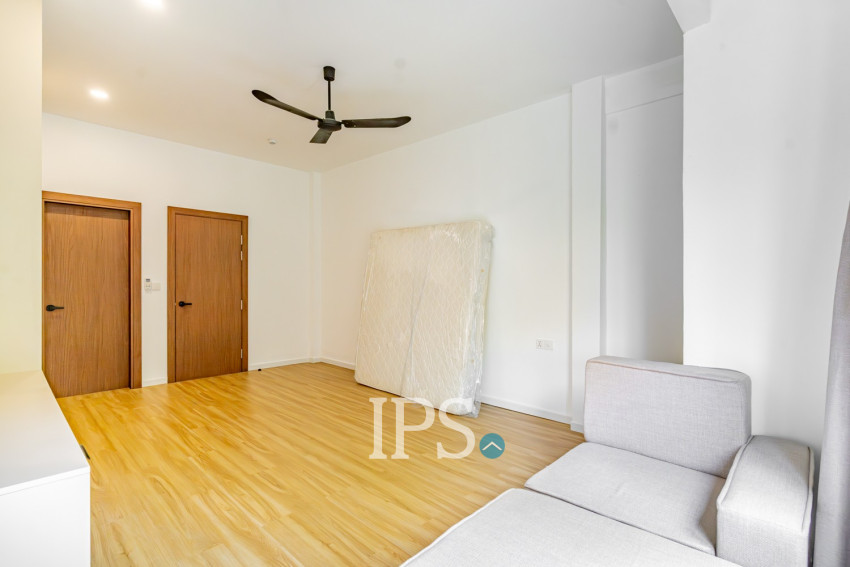 Renovated Triplex 4 Bedroom Apartment For Rent - Chakto Mukh, Phnom Penh