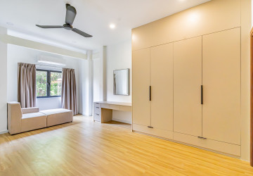 Renovated Triplex 4 Bedroom Apartment For Rent - Chakto Mukh, Phnom Penh thumbnail