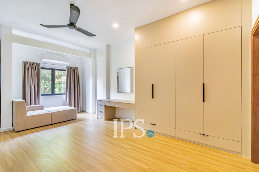 Renovated Triplex 4 Bedroom Apartment For Rent - Chakto Mukh, Phnom Penh