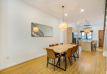 Renovated Triplex 4 Bedroom Apartment For Rent - Chakto Mukh, Phnom Penh thumbnail