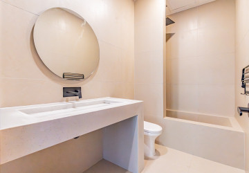 Renovated Triplex 4 Bedroom Apartment For Rent - Chakto Mukh, Phnom Penh thumbnail