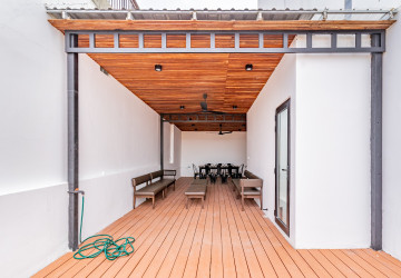 Renovated Triplex 4 Bedroom Apartment For Rent - Chakto Mukh, Phnom Penh thumbnail