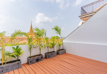 Renovated Triplex 4 Bedroom Apartment For Rent - Chakto Mukh, Phnom Penh thumbnail