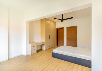 Renovated Triplex 4 Bedroom Apartment For Rent - Chakto Mukh, Phnom Penh thumbnail