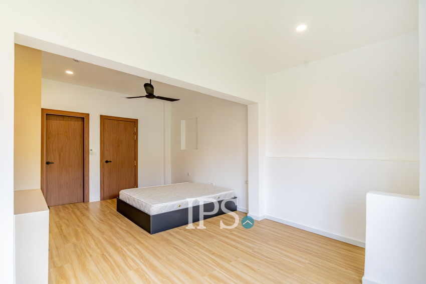 Renovated Triplex 4 Bedroom Apartment For Rent - Chakto Mukh, Phnom Penh
