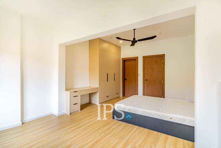 Renovated Triplex 4 Bedroom Apartment For Rent - Chakto Mukh, Phnom Penh