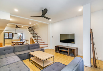 Renovated Duplex 2 Bedroom Apartment For Rent - Chakto Mukh, Phnom Penh thumbnail