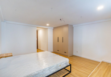 Renovated Duplex 2 Bedroom Apartment For Rent - Chakto Mukh, Phnom Penh thumbnail