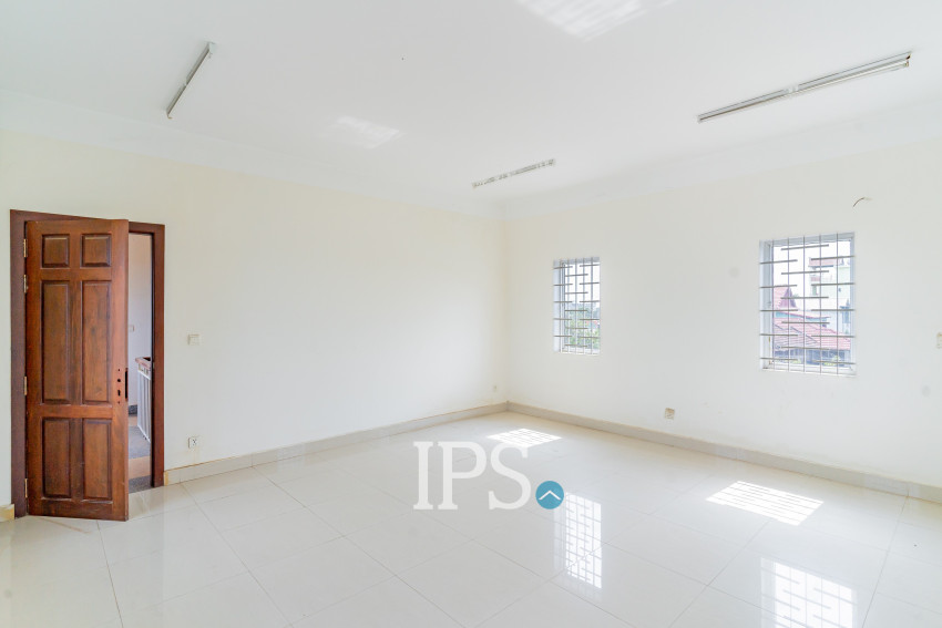 1,530 Sqm Land with Building For Sale - Prek Thmey, Chbar Ampov