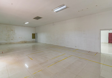 600 Sqm Retail Space For Rent - Boeung Trabek, Phnom Penh thumbnail