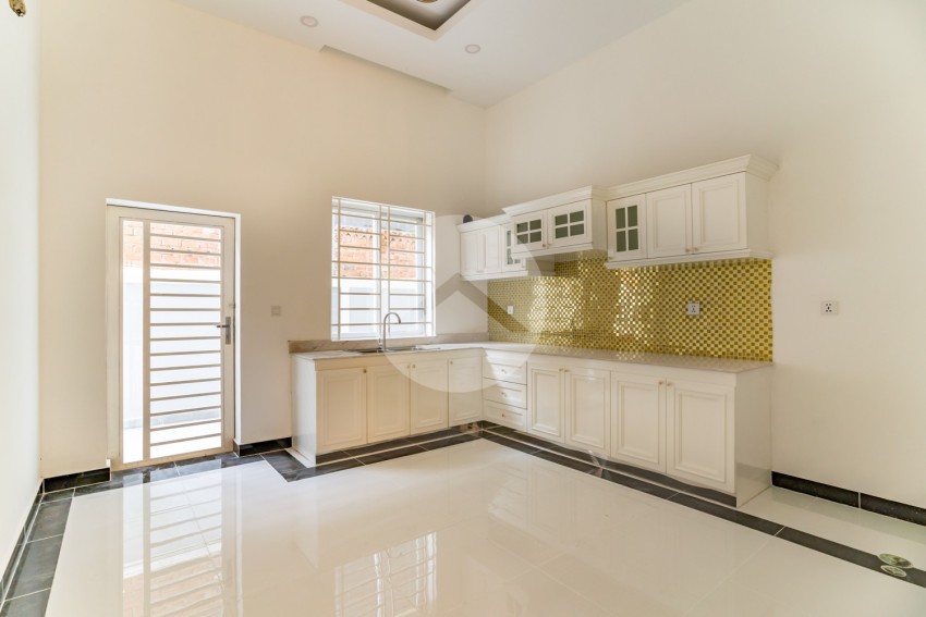 4 Bedroom Double Shophouse For Sale - Chrang Chamres 1, Phnom Penh